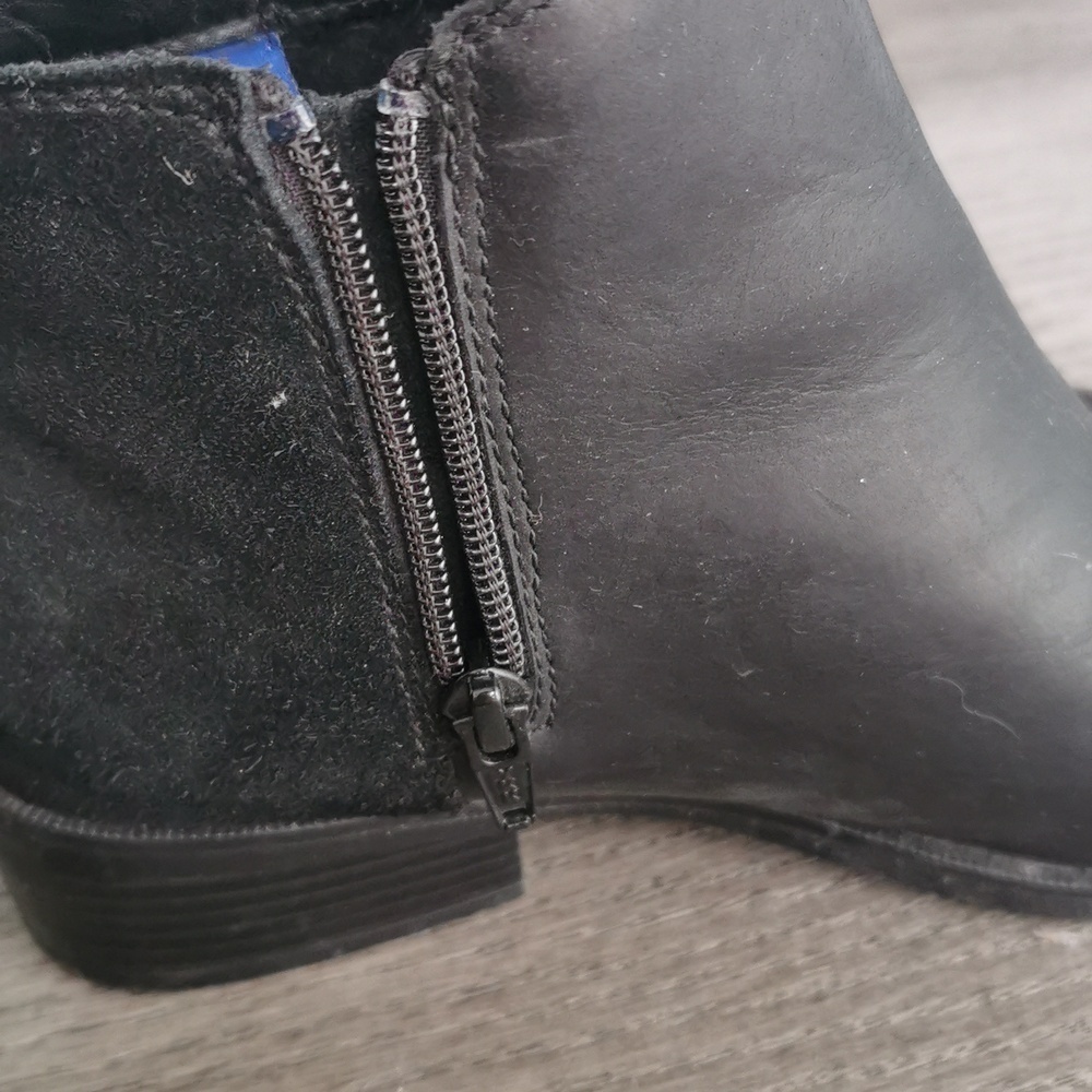 Aldo waterproof black boots, side zip. Size 6. EUC - Picture 6 of 9